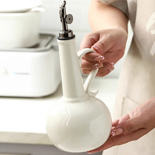 Ceramic Oil and Vinegar Bottle, Glazed Pottery Dispenser for Olive Oil, Soy Sauce and Dressings, 600 ml, White, Cream or Black