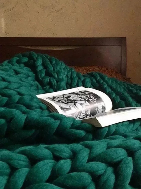 Chunky Knit Blanket, Thick Knitted Throw for Sofa, Bed and Reading Chair, Cream, Beige, Light Grey or Forest Green