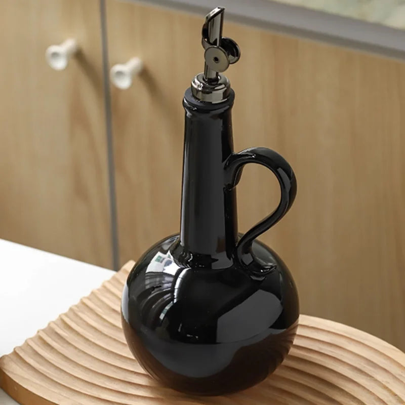 Ceramic Oil and Vinegar Bottle, Glazed Pottery Dispenser for Olive Oil, Soy Sauce and Dressings, 600 ml, White, Cream or Black