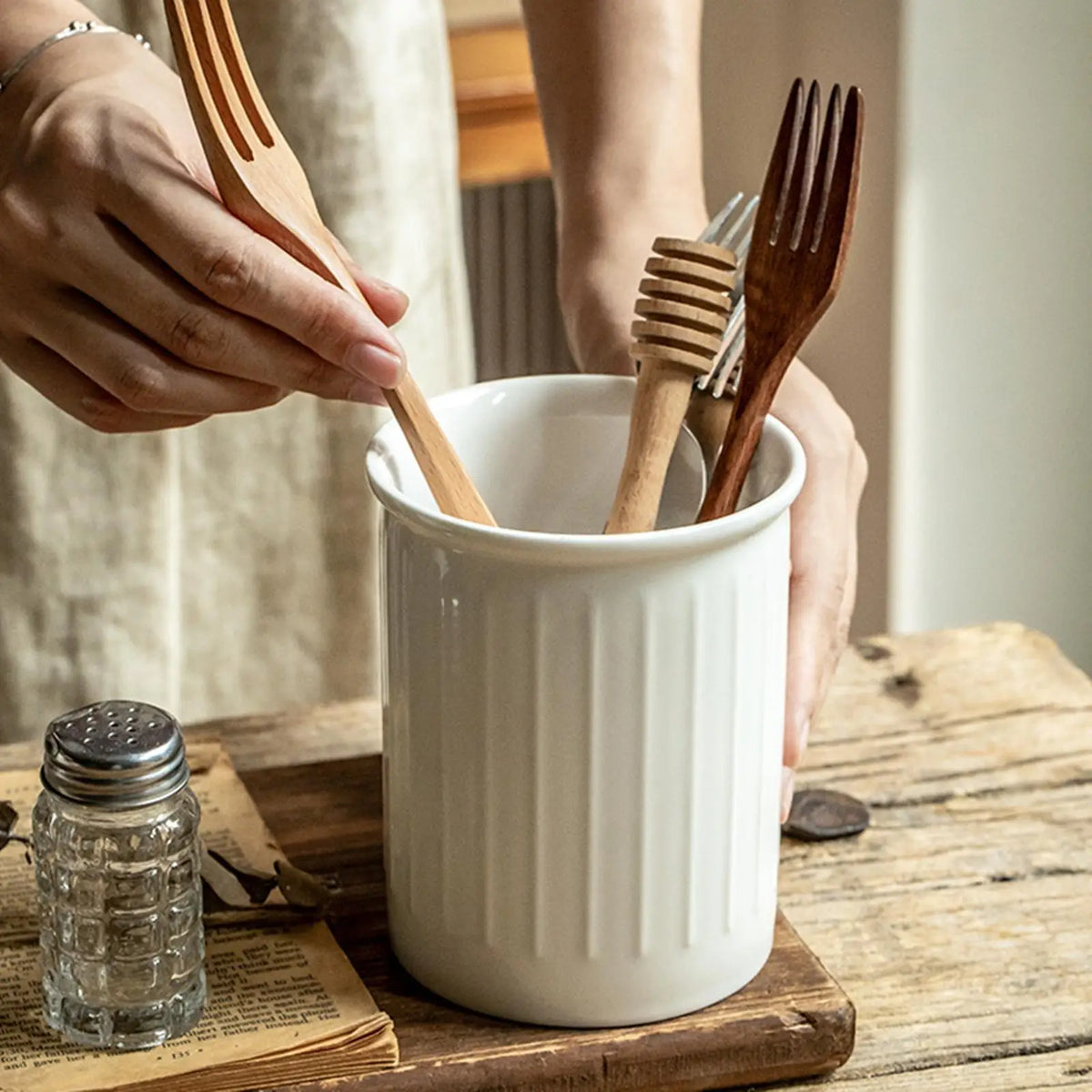 Ceramic Cutlery Holder with Drainage Holes, Countertop Utensil Caddy for Forks, Spoons and Chopsticks
