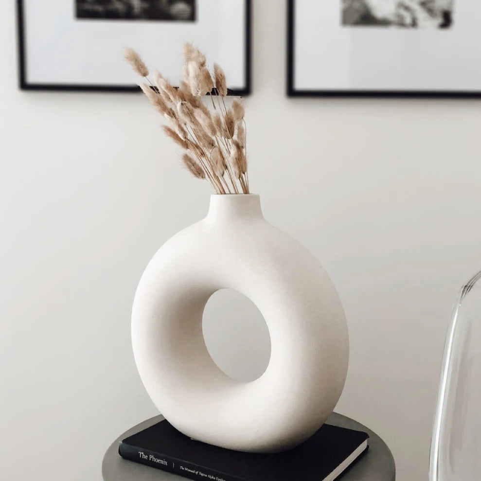 Ceramic Donut Vase, Nordic Round Hollow Vase for Pampas Grass and Dried Flowers, Black or White, Small or Large