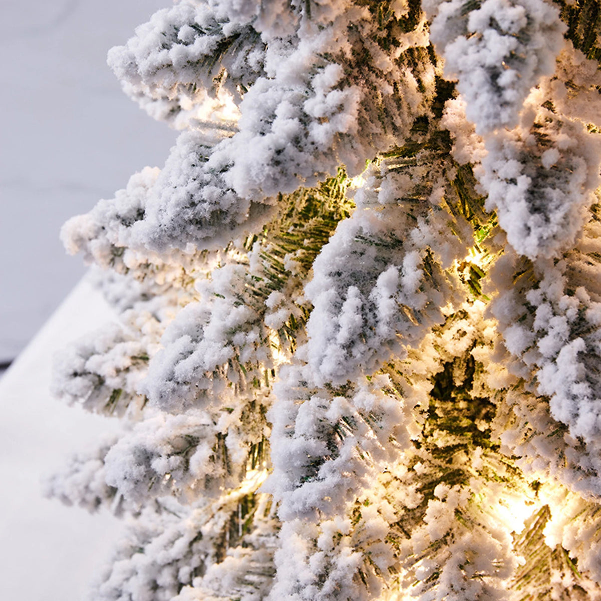 Snow Flocked Tabletop Christmas Tree with LED Lights, Mini Holiday Tree for Desk, Shelf and Windowsill