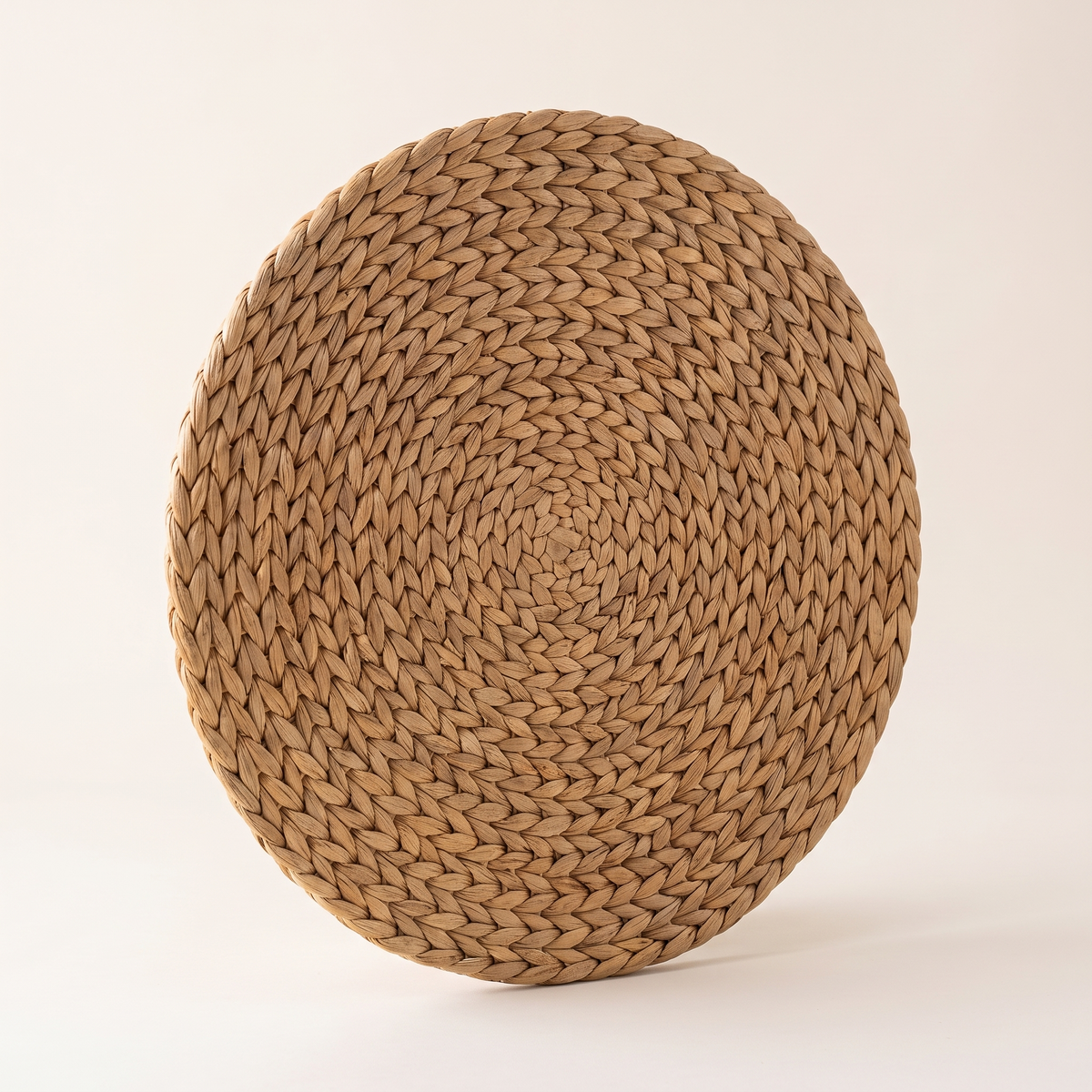 Water hyacinth round placemat, product photo