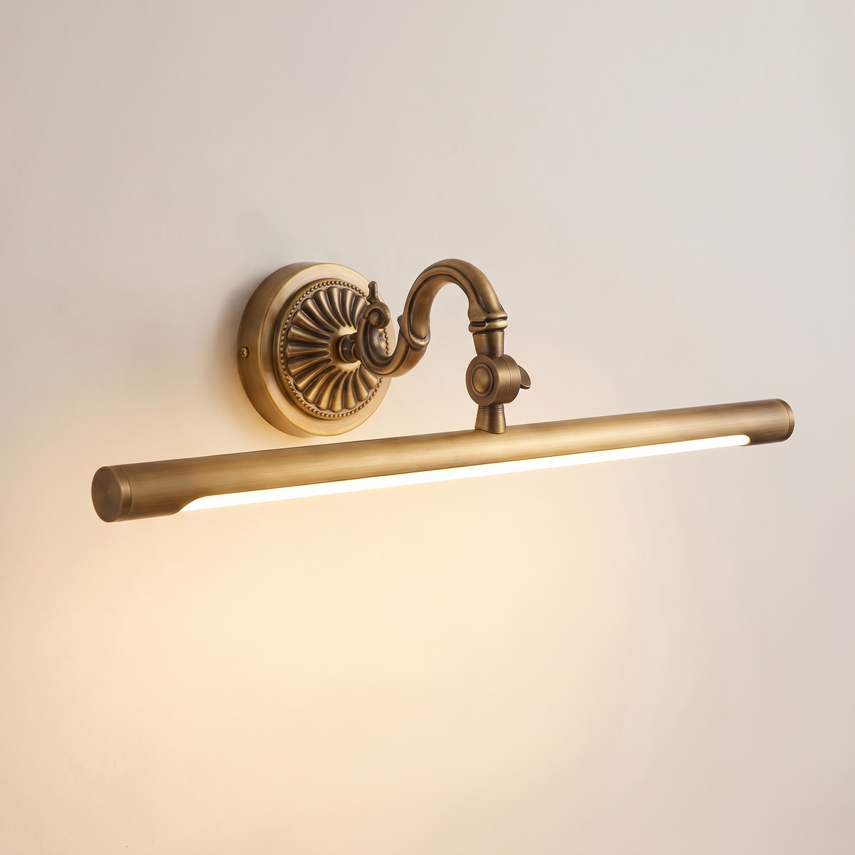 Antique brass mirror light, product photo