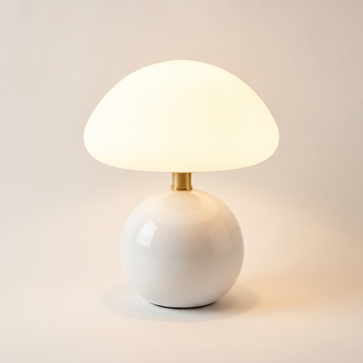 Ceramic mushroom table lamp, product photo