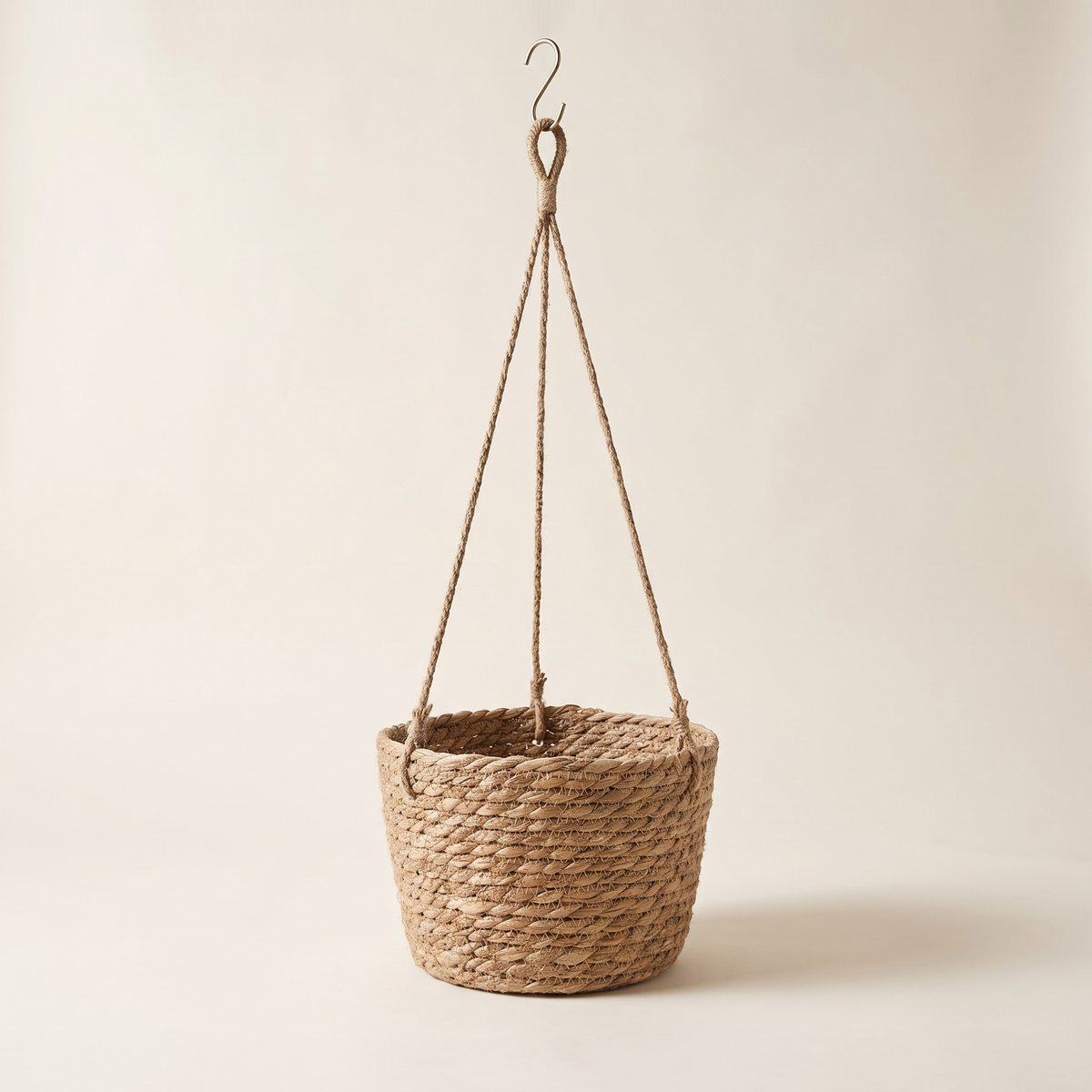Hanging jute planter basket, product photo