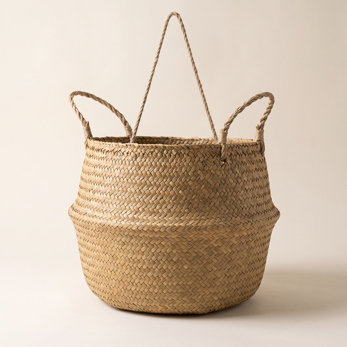Seagrass hanging basket, product photo