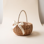 White wicker basket with handle, product photo